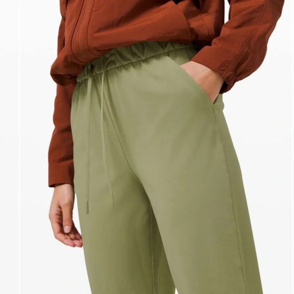 Lululemon sz 2 Keep Moving Pant 7/8 High-Rise Rosemary Green great condition